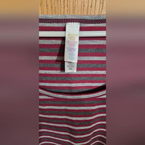LuLaRoe Lynnae Long Sleeve Tee - Picture 2 of 3